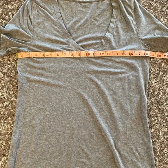 Lululemon Love Tee V-Neck size 12 Heathered Core Light Gray - Picture 4 of 5